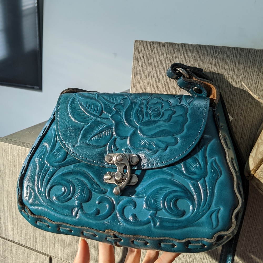 Patricia Nash Micaela Baguette Rose Tooled Blue Coral - Picture 1 of 9